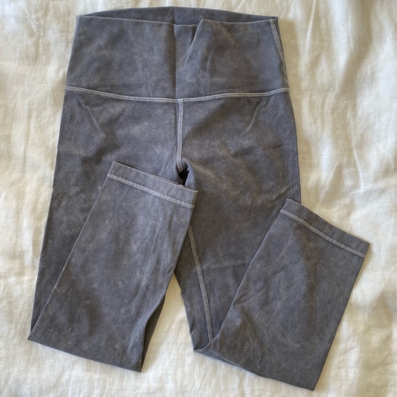 lululemon Hi-rise Wunder Under Crop - Luna Wash - Size 6 - Picture 2 of 4